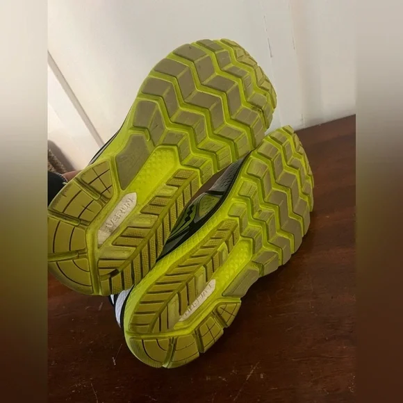 Saucony Triumph ISO 3 Men's US Size 10.5 White/Black/Green excellent condition - Picture 9 of 10